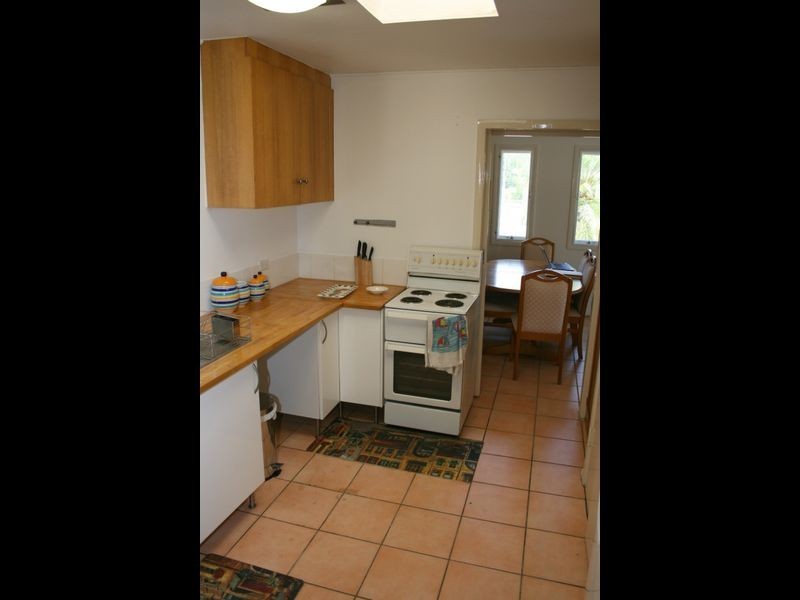 1 Dumbarton Drive, Kenmore QLD 4069