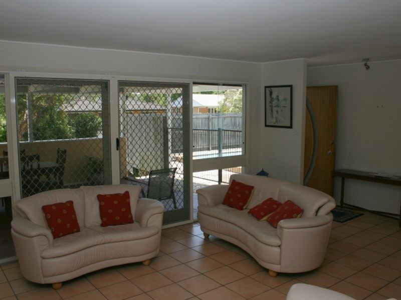 1 Dumbarton Drive, Kenmore QLD 4069