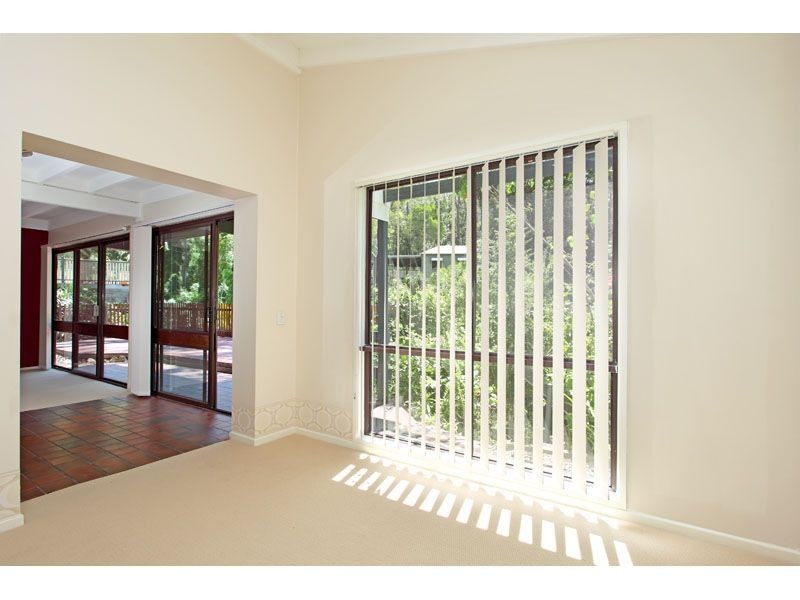 12 Stonehenge Street, Chapel Hill QLD 4069