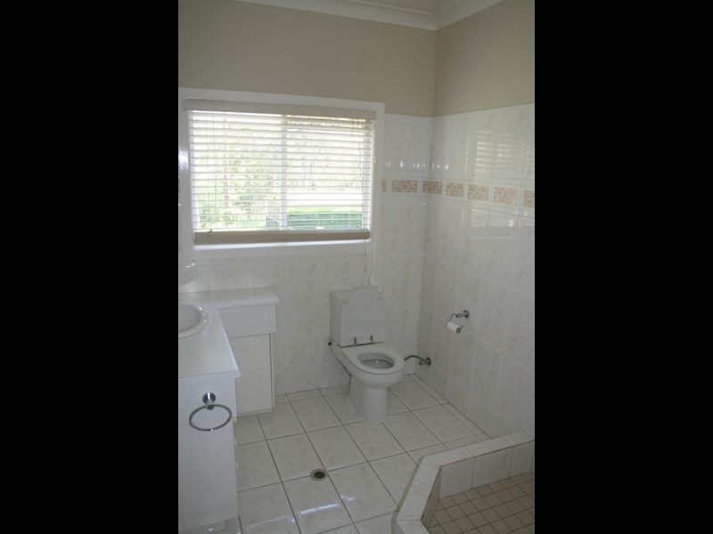 39 Kersley Road, Kenmore QLD 4069