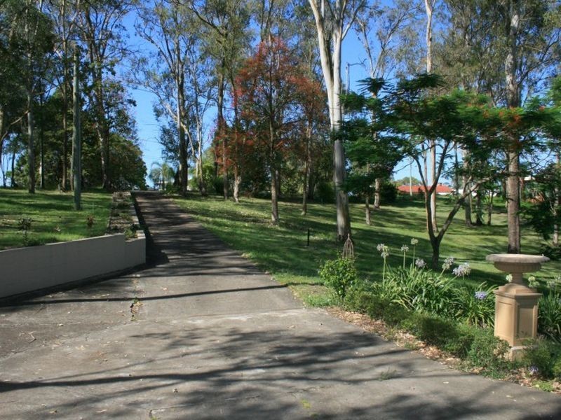 39 Kersley Road, Kenmore QLD 4069