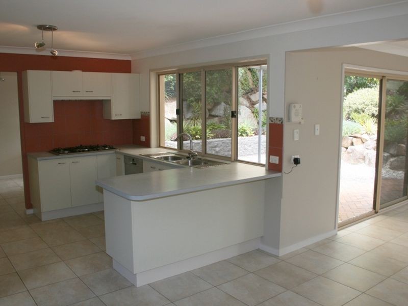 3 Toddington Street, Chapel Hill QLD 4069
