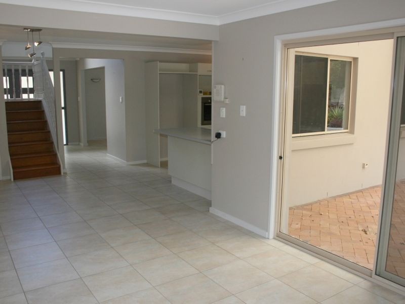 3 Toddington Street, Chapel Hill QLD 4069