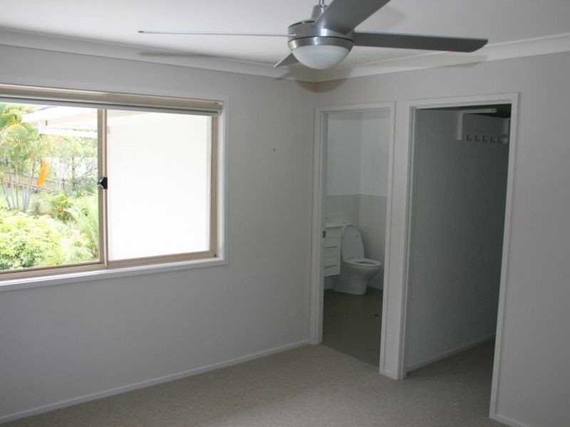 3 Toddington Street, Chapel Hill QLD 4069
