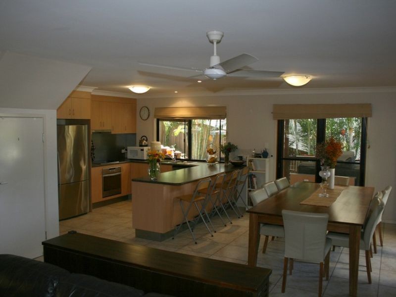 17 Chapman Street, Chapel Hill QLD 4069