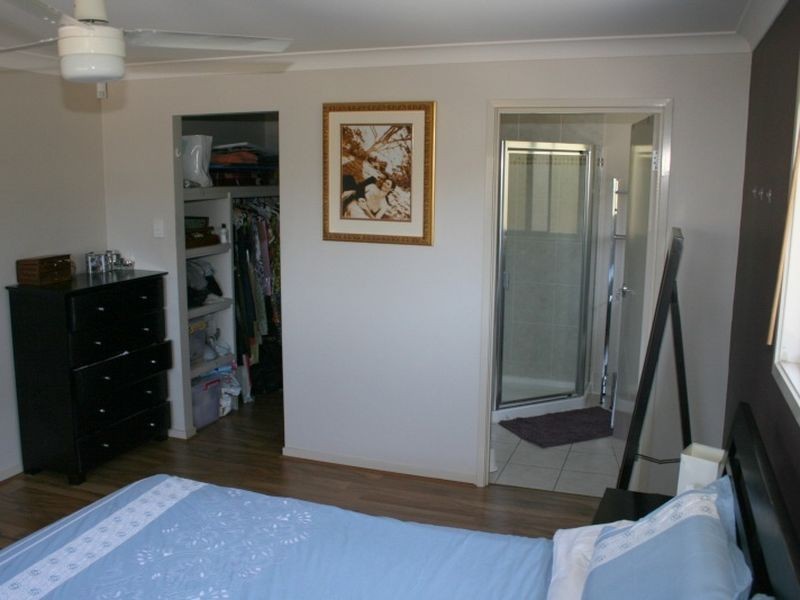 17 Chapman Street, Chapel Hill QLD 4069