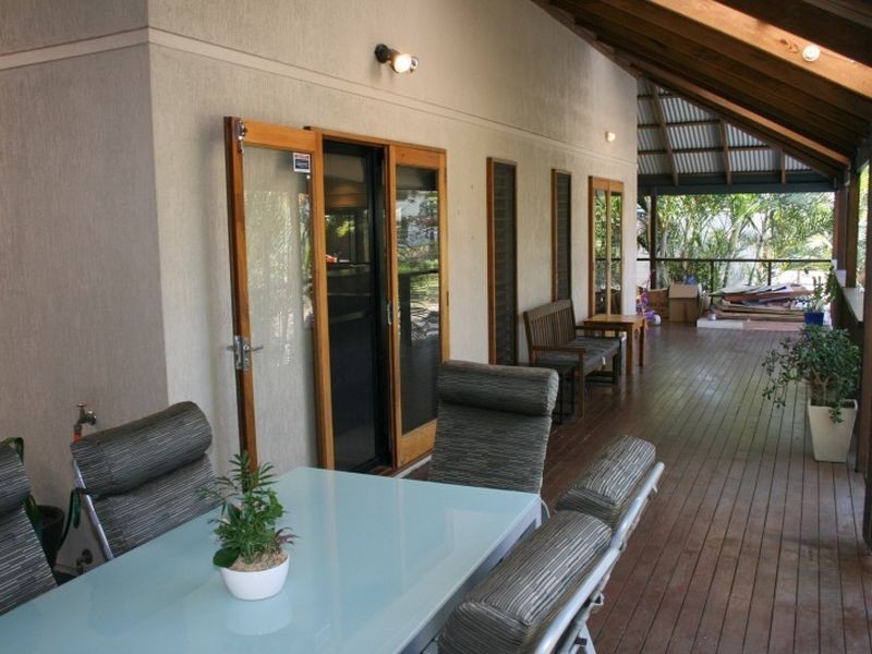 17 Chapman Street, Chapel Hill QLD 4069