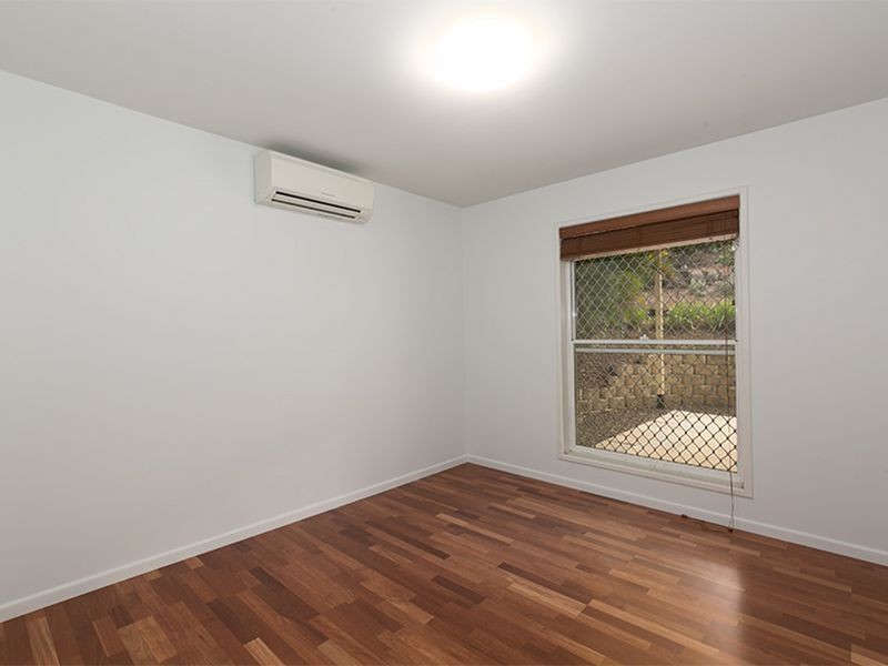 27 Hakea Crescent, Chapel Hill QLD 4069