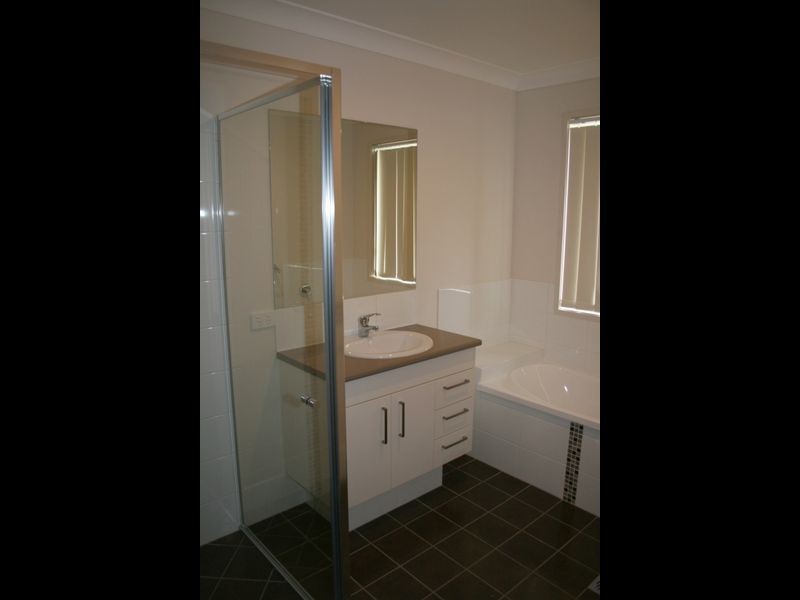 12 Honeyeater Crescent, Moggill QLD 4070