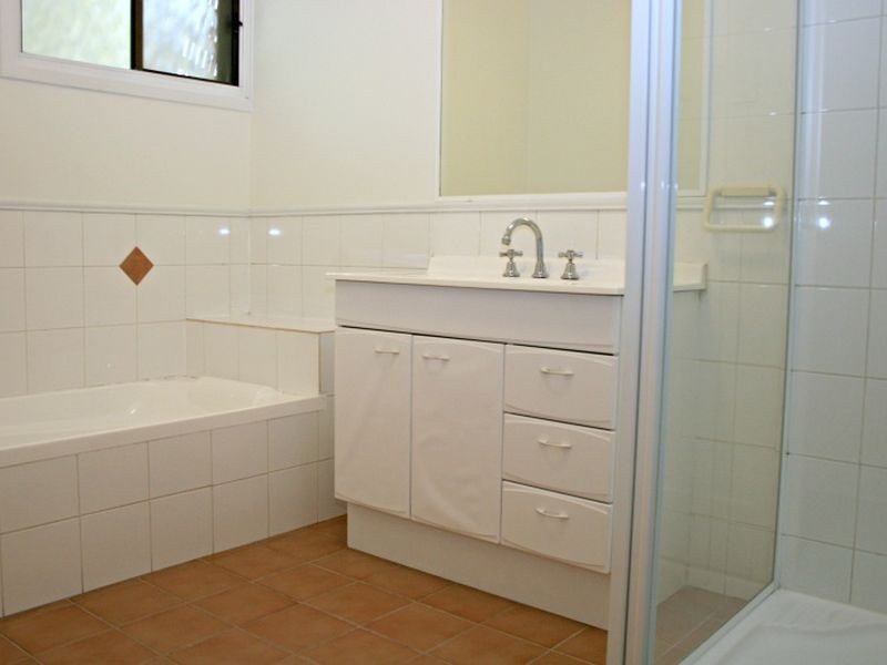 50 Tucker Street, Chapel Hill QLD 4069