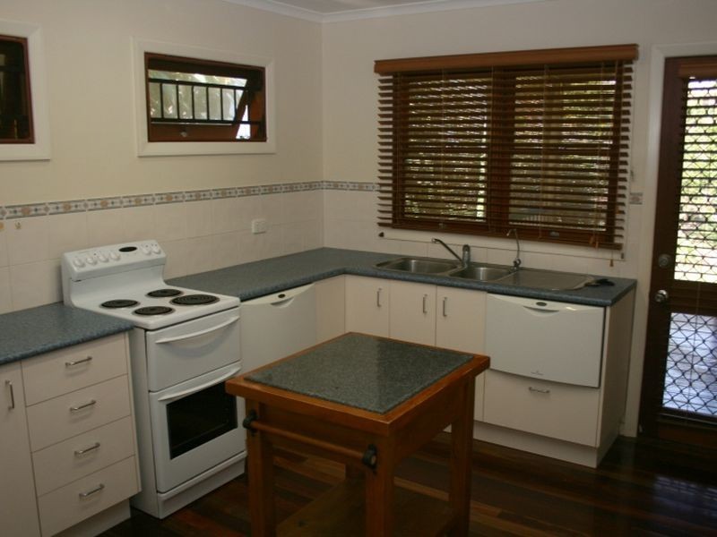 7 Kenton Street, Chapel Hill QLD 4069