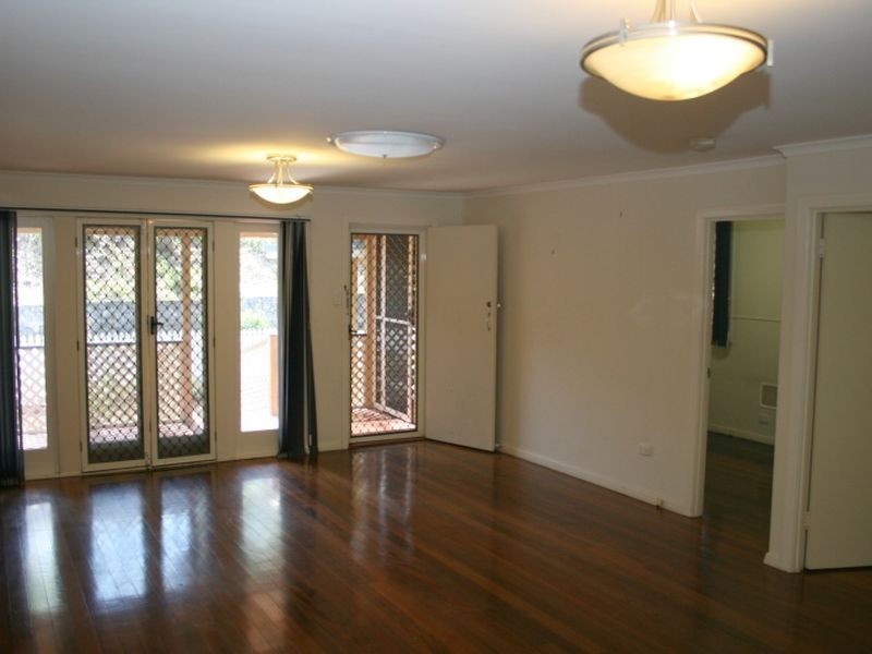 7 Kenton Street, Chapel Hill QLD 4069