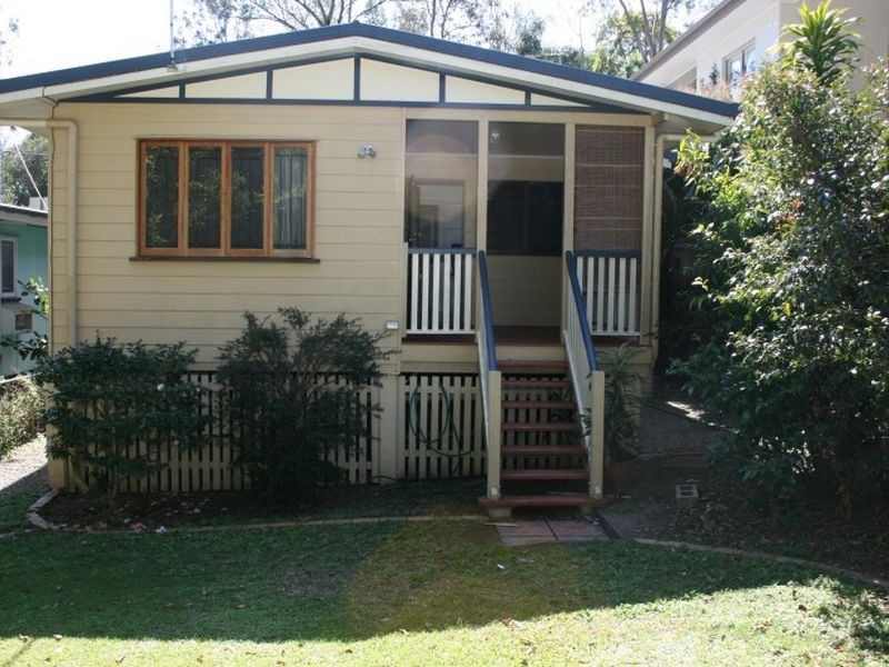 7 Kenton Street, Chapel Hill QLD 4069