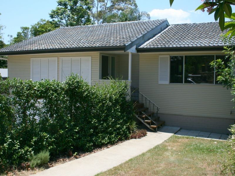 8 Tracey Street, Kenmore QLD 4069