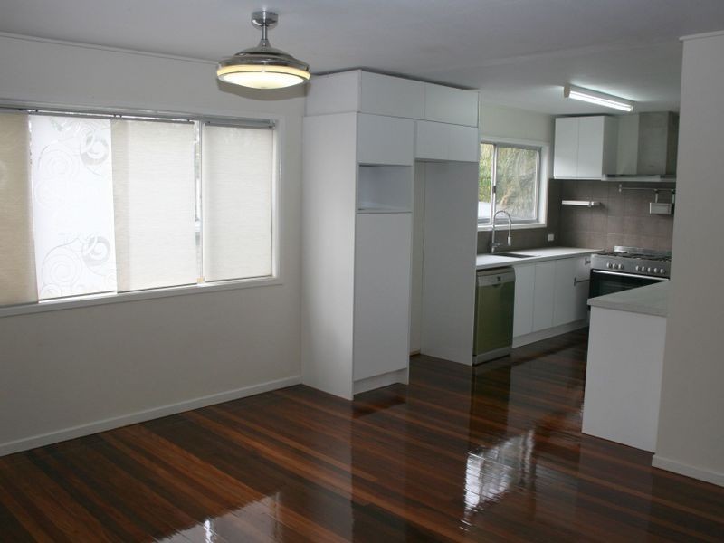 8 Tracey Street, Kenmore QLD 4069