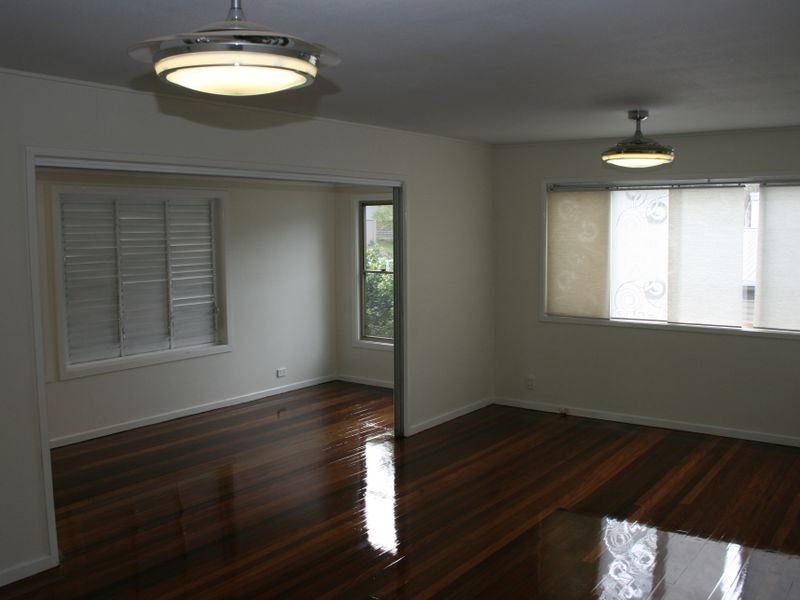 8 Tracey Street, Kenmore QLD 4069