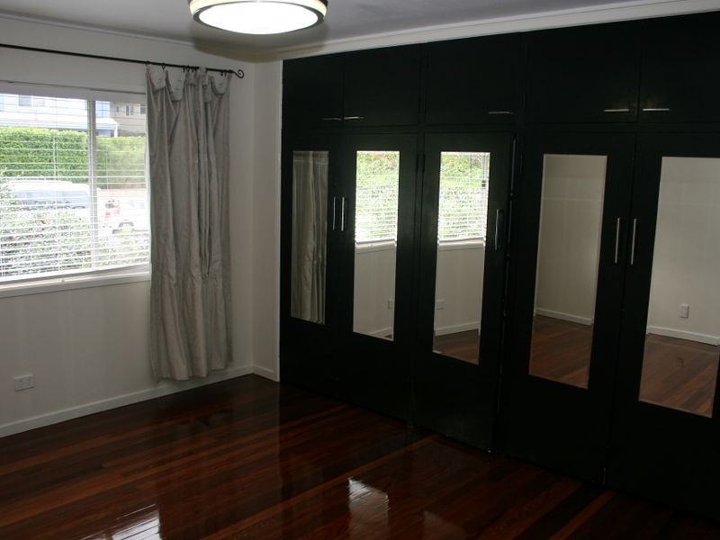 8 Tracey Street, Kenmore QLD 4069