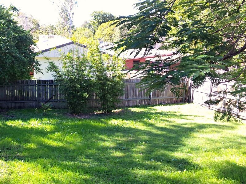 8 Tracey Street, Kenmore QLD 4069