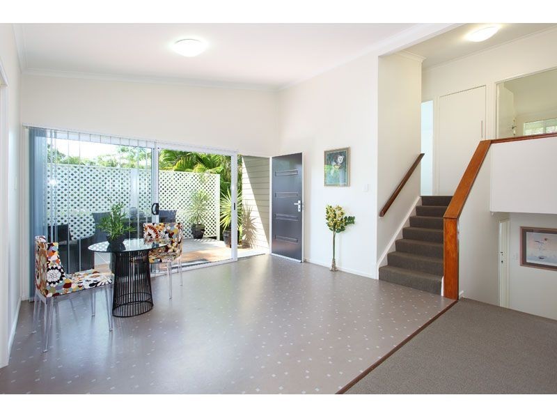 69 Kenmore Road, Kenmore QLD 4069