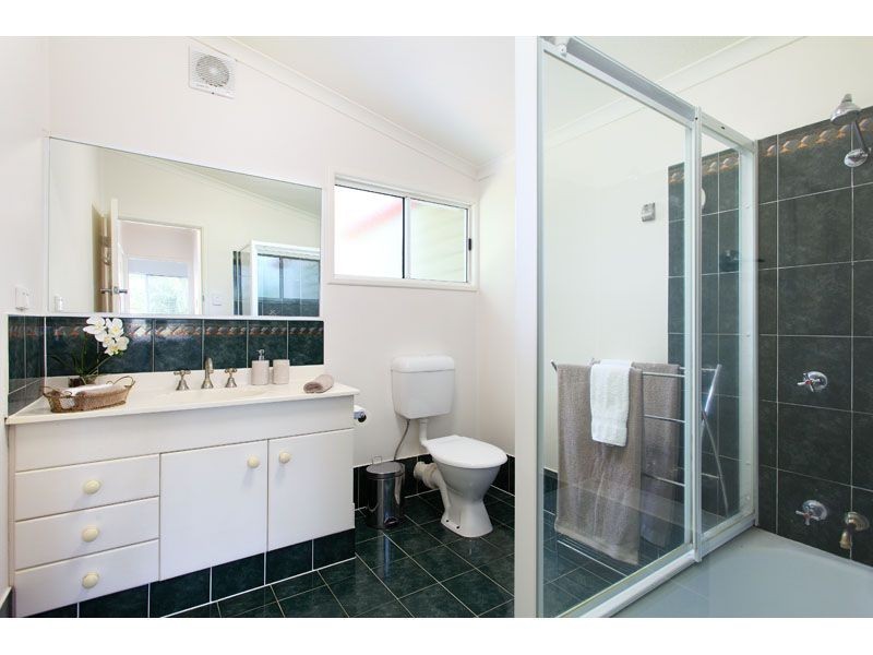 69 Kenmore Road, Kenmore QLD 4069