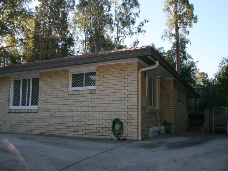 15 Kenhaven Street, Kenmore QLD 4069