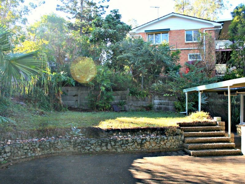 15 Kenhaven Street, Kenmore QLD 4069