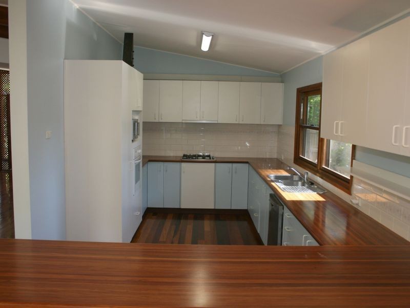 61 Moordale Street, Chapel Hill QLD 4069