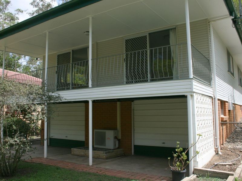64 Moordale Street, Chapel Hill QLD 4069