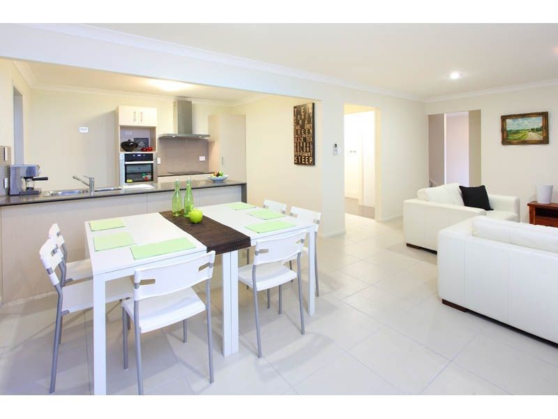 44 Kenmore Road, Kenmore QLD 4069