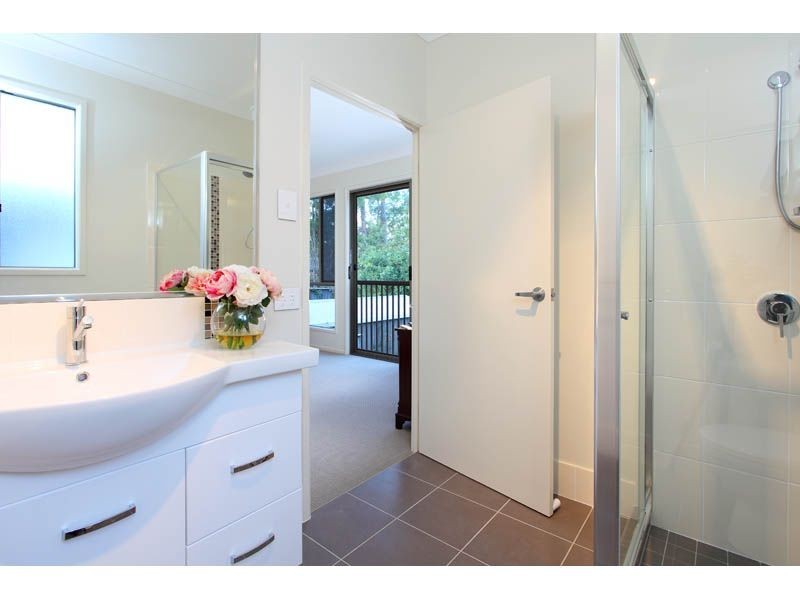 44 Kenmore Road, Kenmore QLD 4069