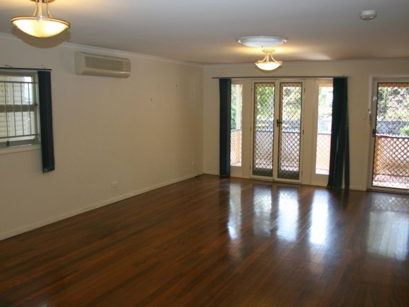 7 Kenton Street, Chapel Hill QLD 4069