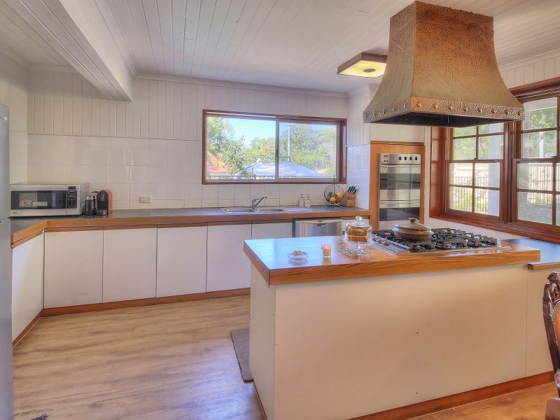99 Burbong Street, Chapel Hill QLD 4069