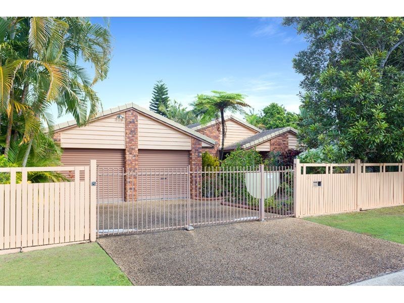15 Tangmere Street, Chapel Hill QLD 4069