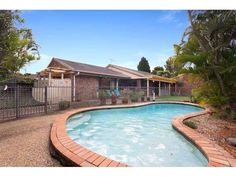 15 Tangmere Street, Chapel Hill QLD 4069