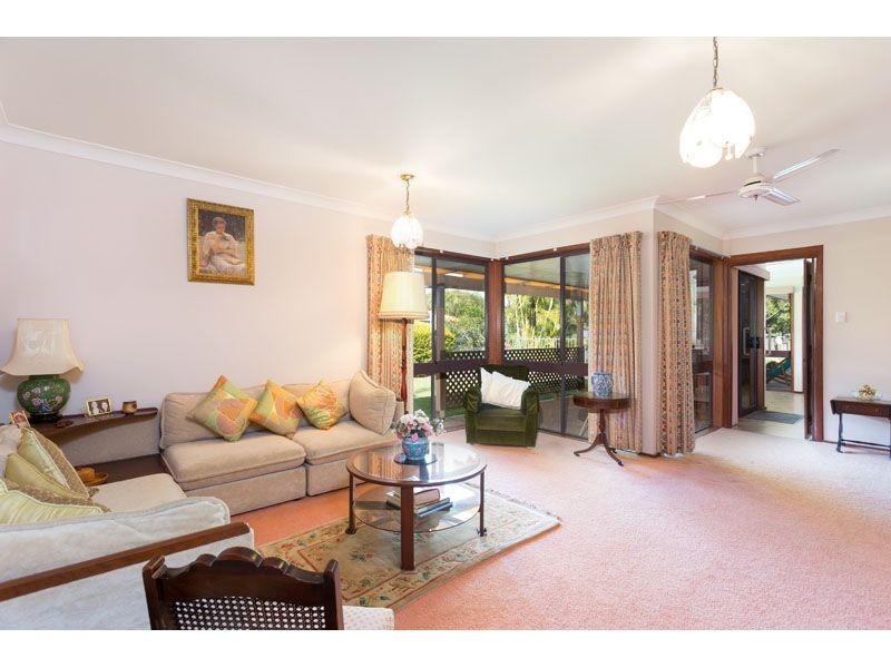 15 Tangmere Street, Chapel Hill QLD 4069