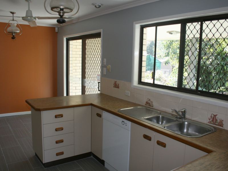 17 Merrilyn Street, Chapel Hill QLD 4069