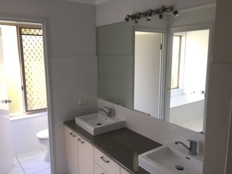 105 Sunset Road, Kenmore QLD 4069