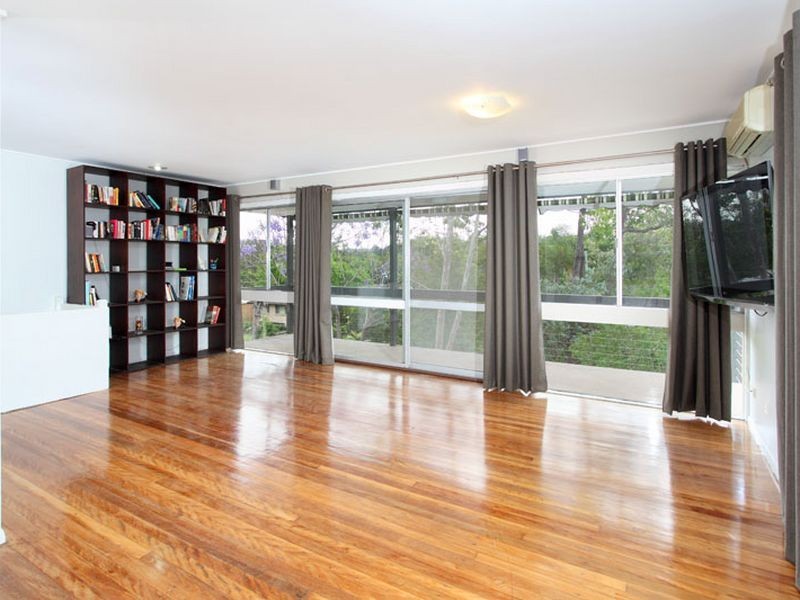 11 Dumbarton Drive, Kenmore QLD 4069