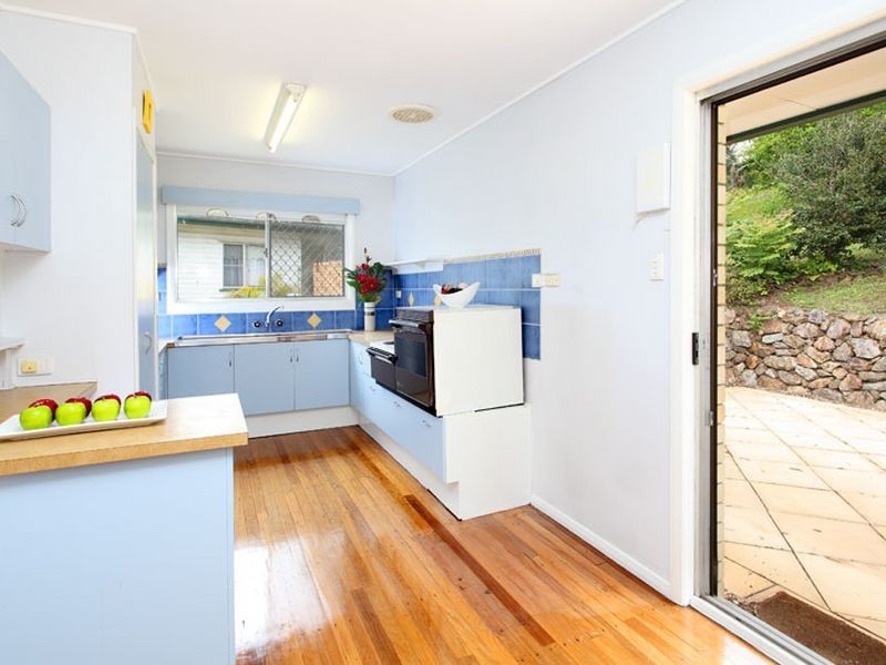 11 Dumbarton Drive, Kenmore QLD 4069