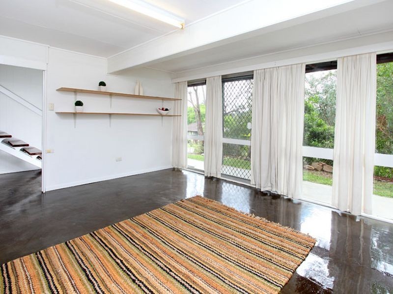 11 Dumbarton Drive, Kenmore QLD 4069