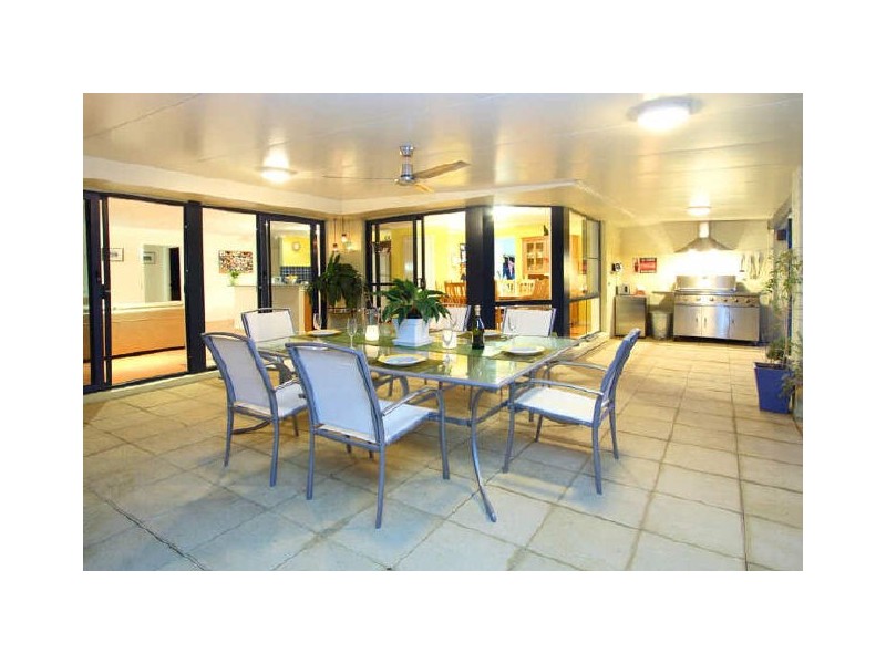 33 Kensington Circuit, Brookfield QLD 4069