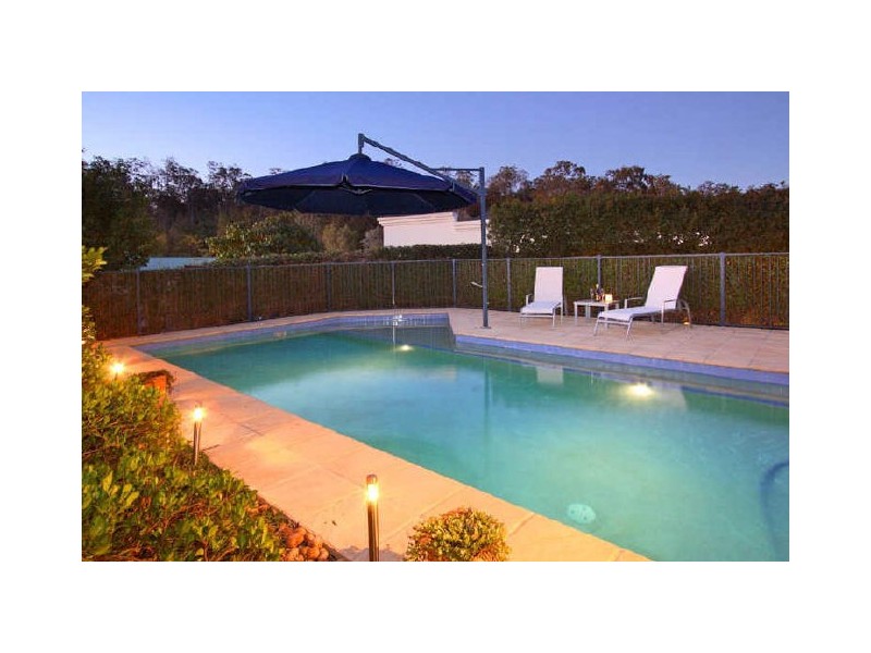 33 Kensington Circuit, Brookfield QLD 4069
