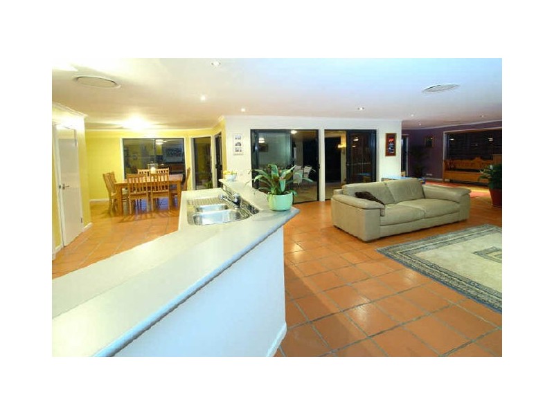 33 Kensington Circuit, Brookfield QLD 4069