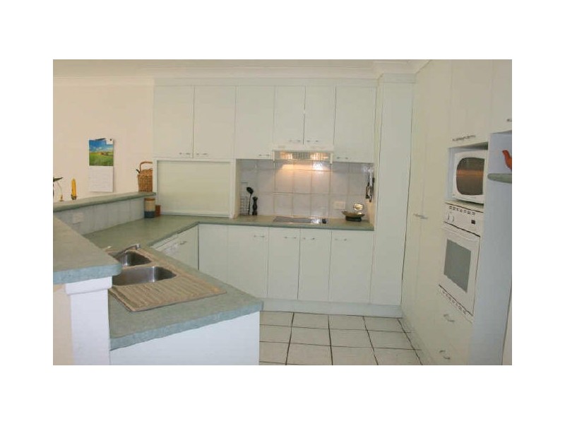 8 Kay Close, Kenmore Hills QLD 4069