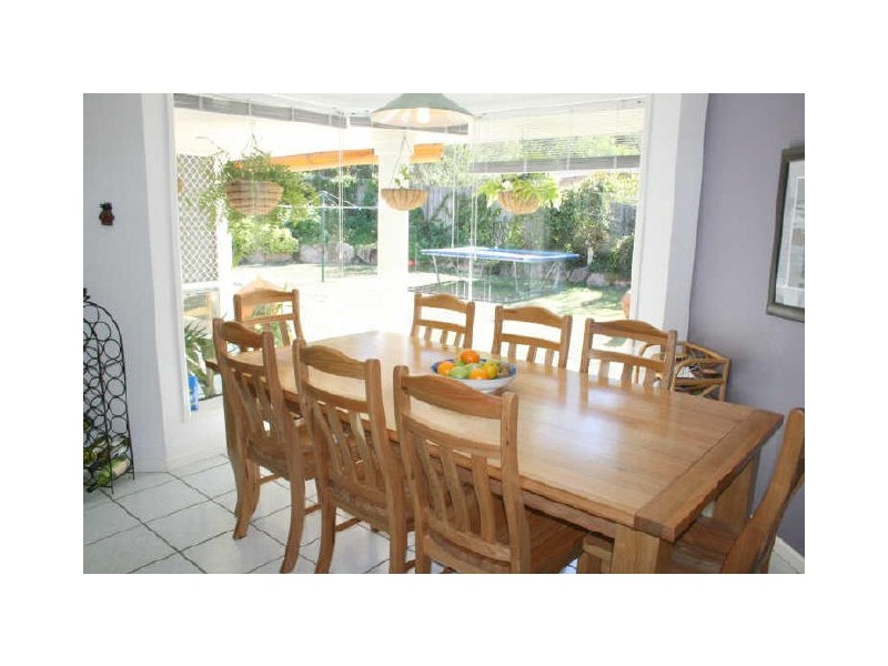 8 Kay Close, Kenmore Hills QLD 4069