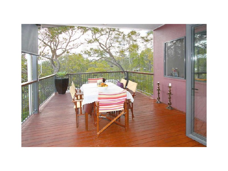 25 Burns Parade, Chapel Hill QLD 4069