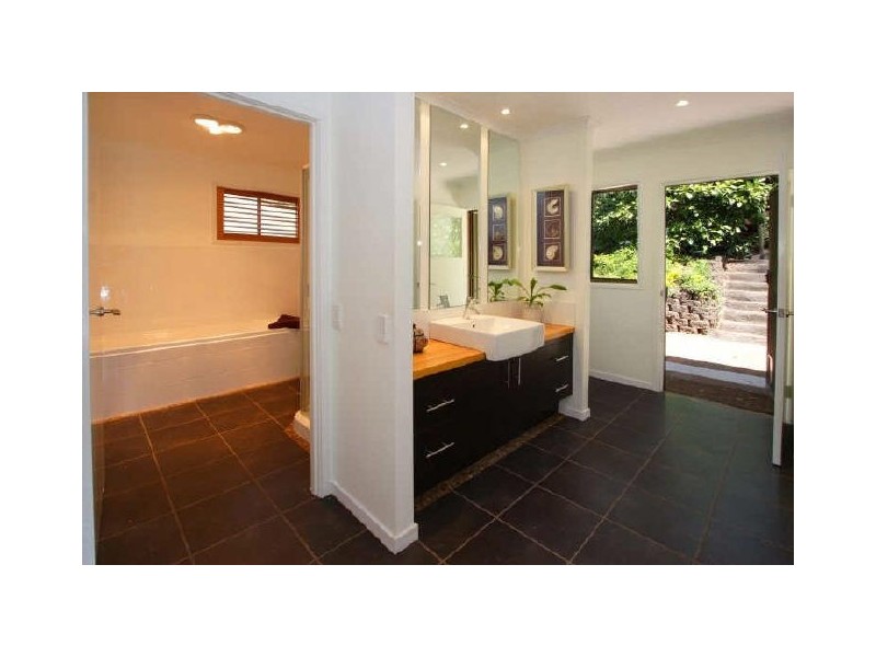 48 Tucker Street, Chapel Hill QLD 4069