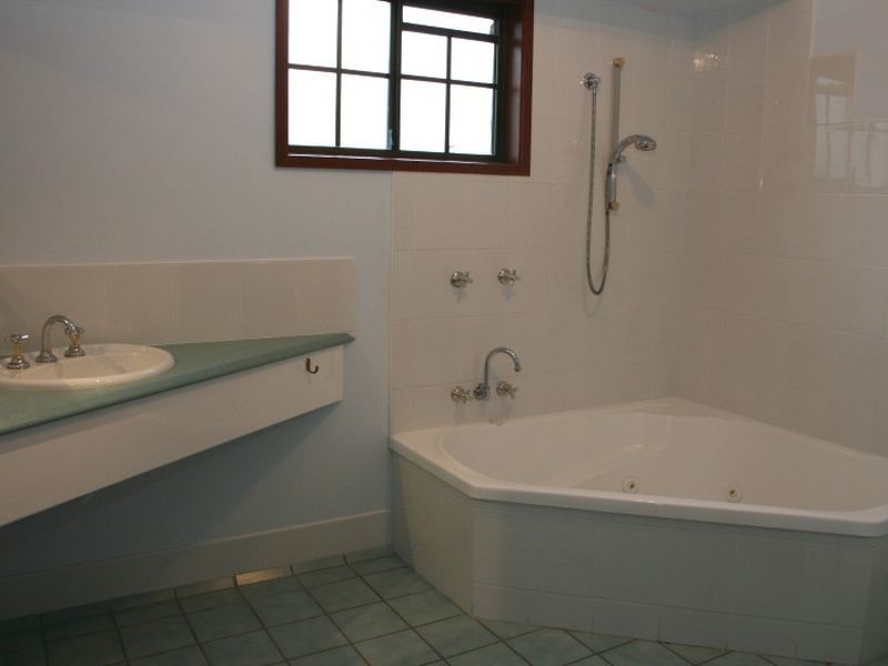 3 Wildwood Street, Kenmore Hills QLD 4069