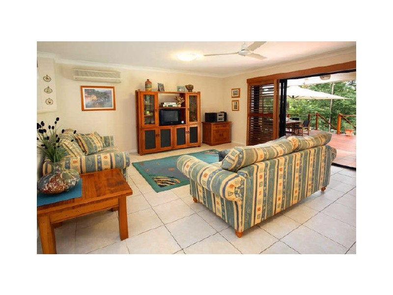 60 Goolman Street, Chapel Hill QLD 4069