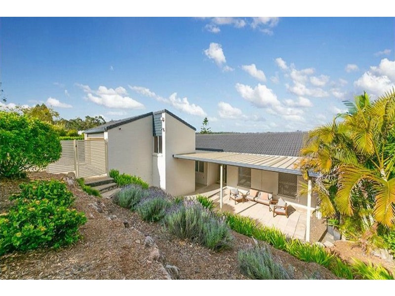 27 Hakea Crescent, Chapel Hill QLD 4069